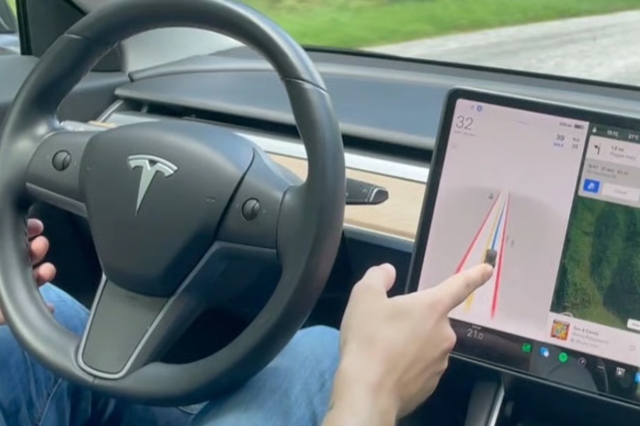 Tesla'da ücretli otopilot dönemi!