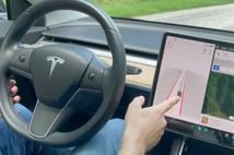 Tesla ABD'de ücretsiz otopilotu kaldırdı: Sadece ücretli abonelik dönemi başladı