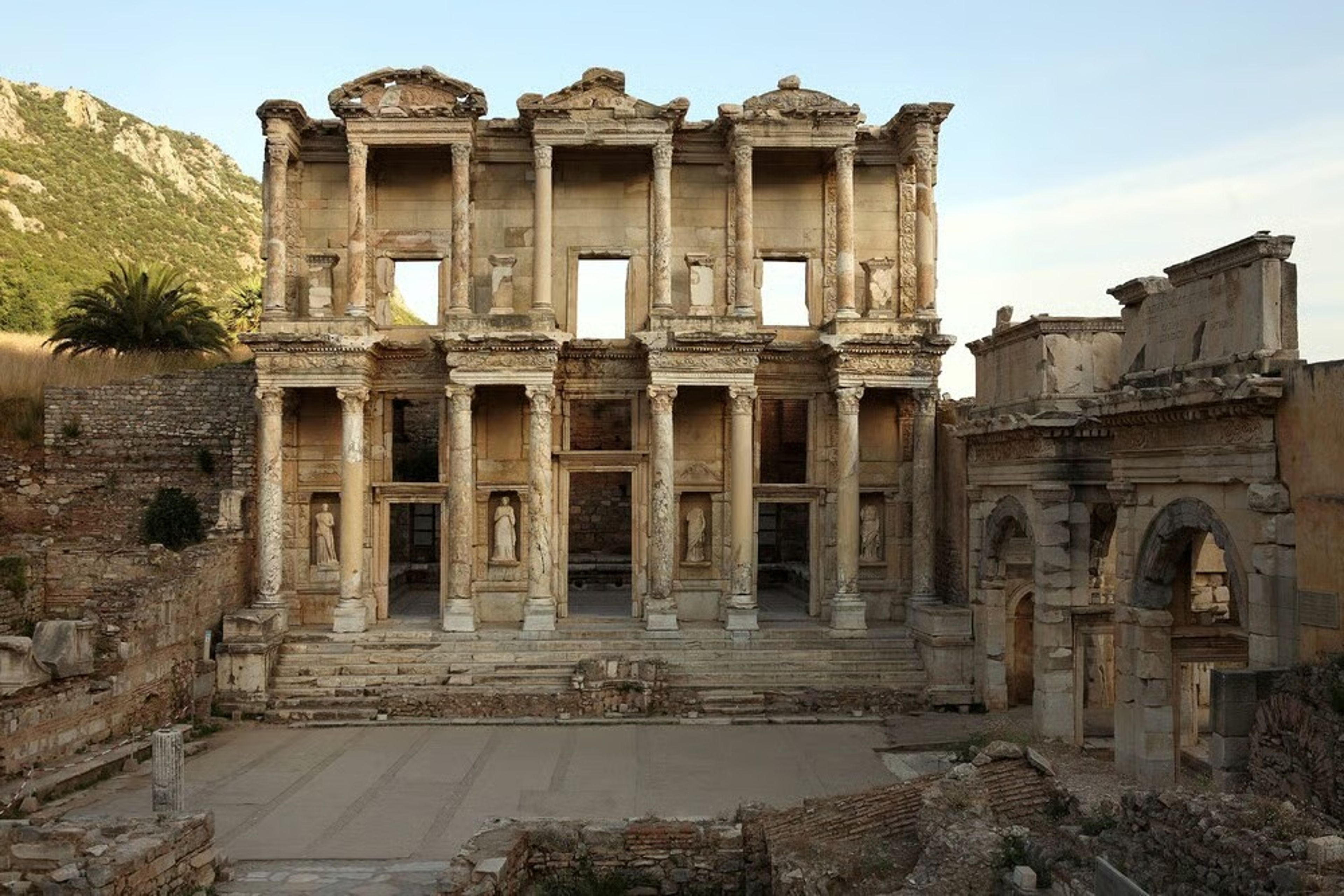 Tarihte Bugün: Efes Antik Kenti UNESCO Dünya Miras Listesi'ne alındı