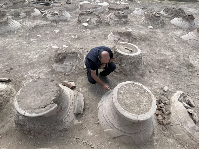 Van'daki Kevenli Kalesi kalıntısında çivi yazılı 76 pithos keşfedildi