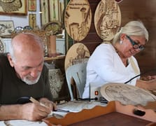 Hatay'ın tarihi mozaikleri yakma yöntemiyle ahşaba işleniyor