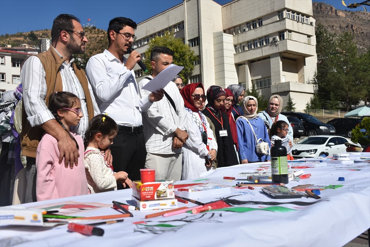 Gümüşhane'den Gazze'ye destek: "Filistinli çocuklar için çiz" etkinliği düzenlendi