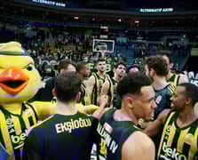 Fenerbahçe, normal sezonun bitimine 2 hafta kala liderliği garantiledi