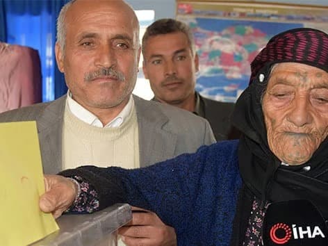 Türkiye'nin en yaşlı kadını vefat etti