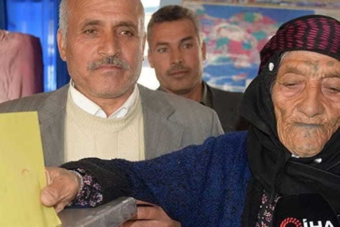 Türkiye'nin en yaşlı kadını hayatını kaybetti