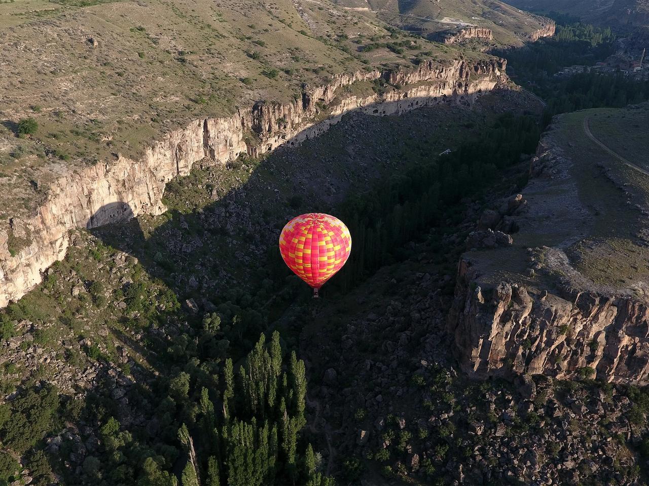 Aksaray'da iki sıcak hava balonu düştü