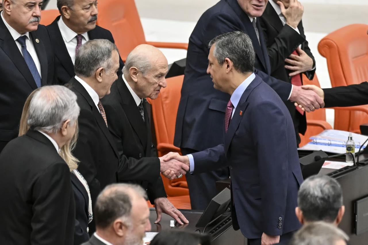 Devlet Bahçeli’den Özgür Özel’e sürpriz telefon