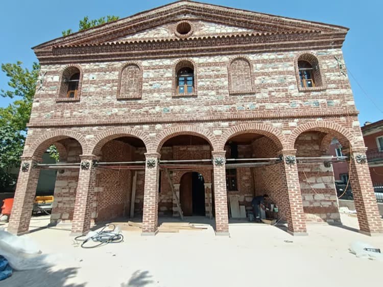 Tarihi Özlüce Camisi restorasyonun ardından ibadete açıldı