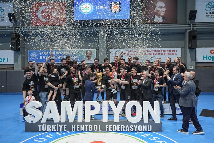 Hentbolda 18 şampiyonluk