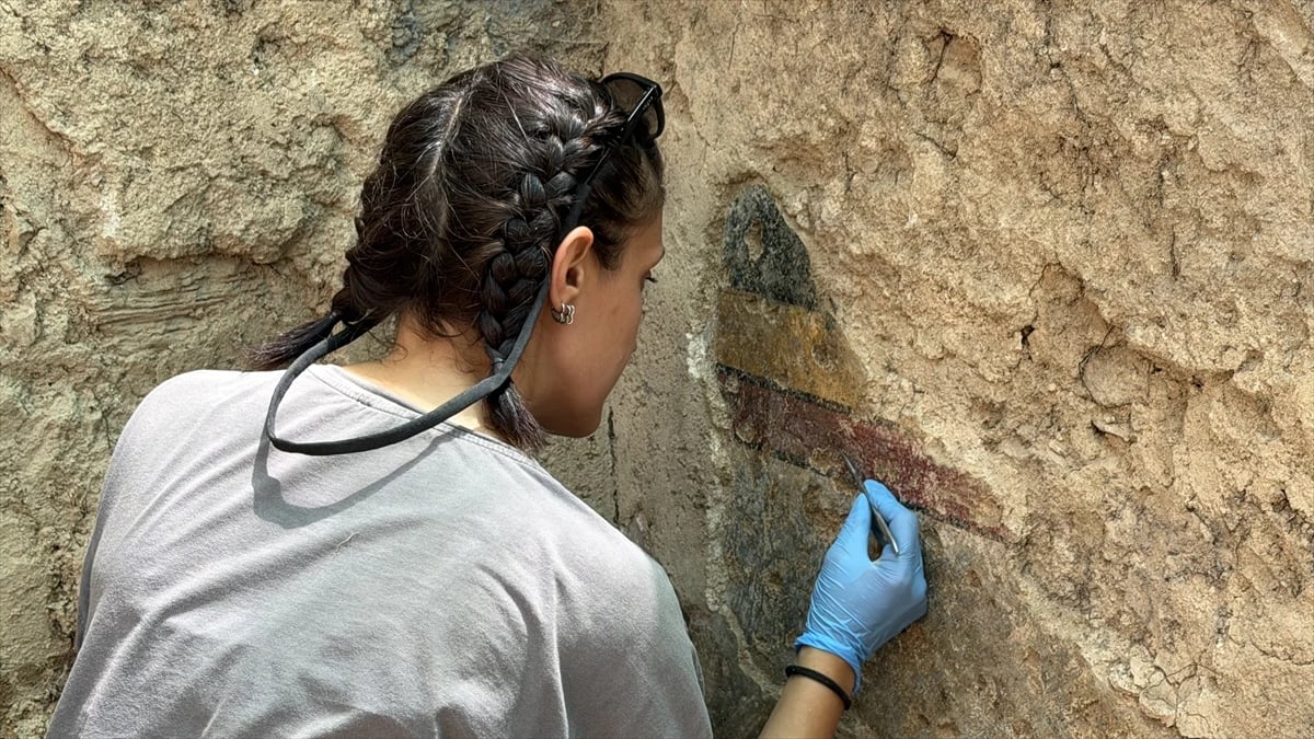 Odağı süsleyen gizemli yapı: "Kıskanan Çatlasın" mozaiği