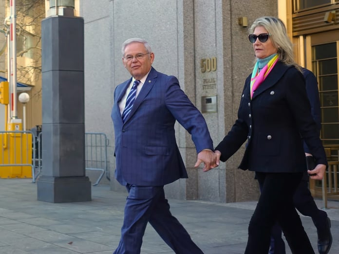 Türkiye karşıtı Menendez’in eşine hapis cezası