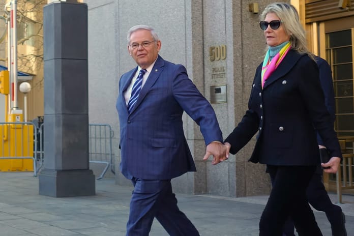 Türkiye karşıtı Menendez’in eşine hapis cezası