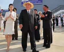 Kuzey Kore, savaş gemisini ikinci denemede başarıyla suya indirdi