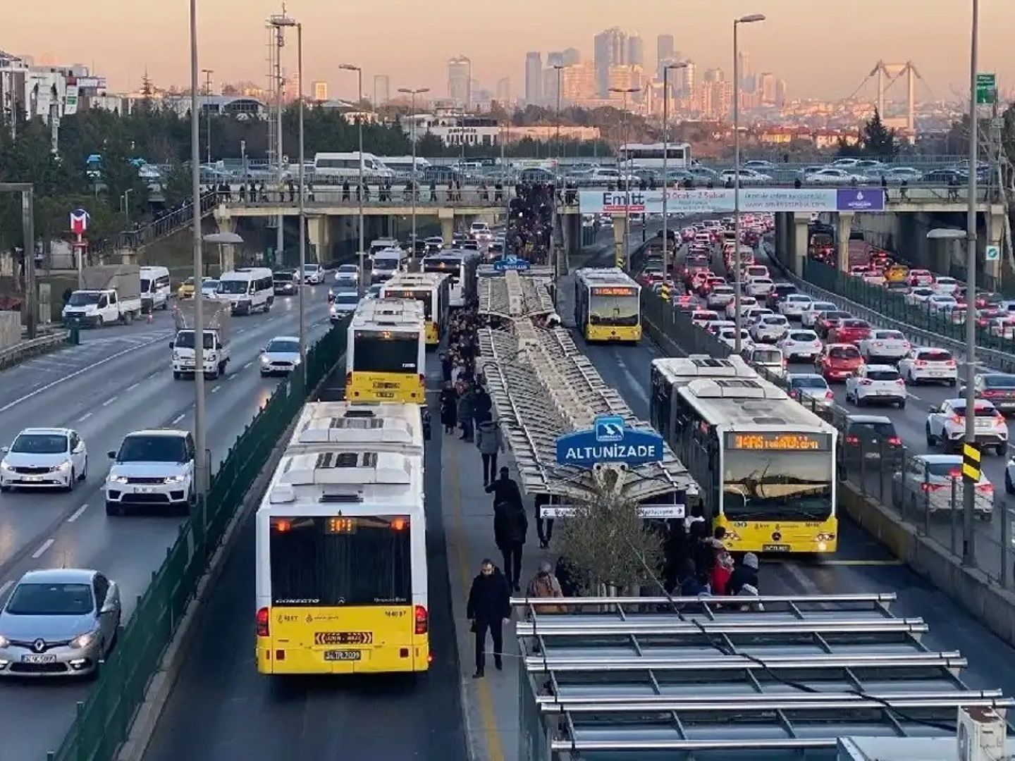 Yola çıkacaklar dikkat! Toplu taşıma ücretsiz, bazı yollar kapalı