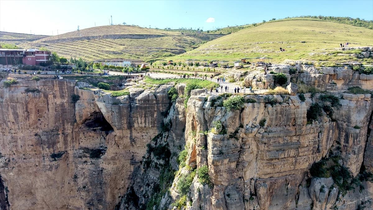 Siirt'te bulunan Botan Vadisi Milli Parkı bayram tatilinde ziyaretçi akınına uğruyor