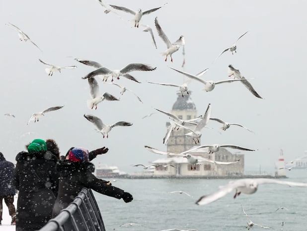 Meteoroloji'den 68 il için sarı kodlu uyarı: Fırtına yerini kar yağışına bırakıyor