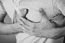 Nefes darlığıyla doktora gitti, karaciğerinden çıkan kistin boyutu şoke etti!