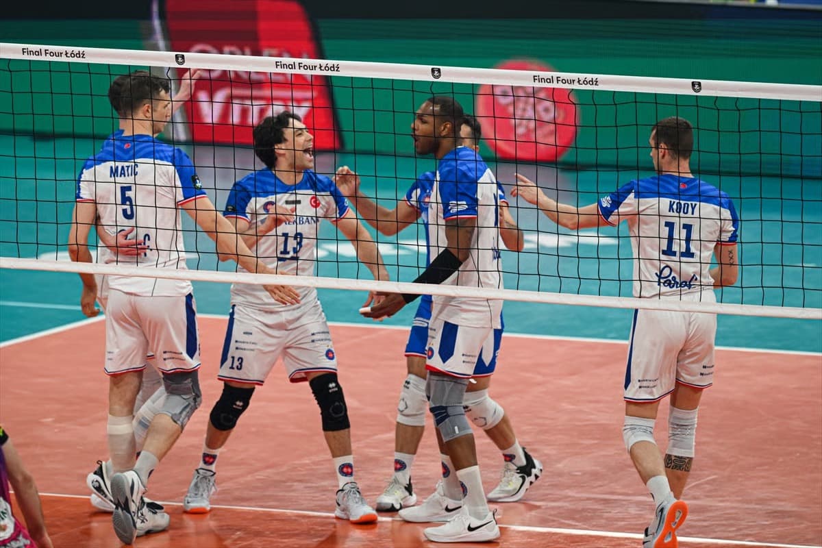 CEV Şampiyonlar Ligi'nde yarı finalde Perugia'ya 3-0 mağlup olan Halkbank, bronz madalya için sahaya çıkacak