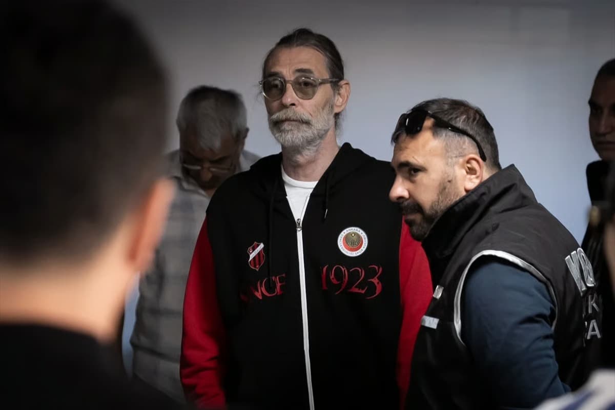 Erdal Beşikçioğlu görevden uzaklaştırıldı