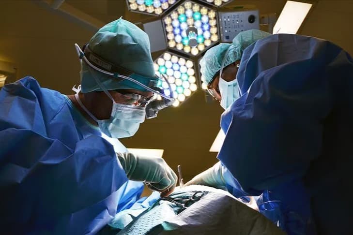Estetik operasyon yaşı 13'e indi