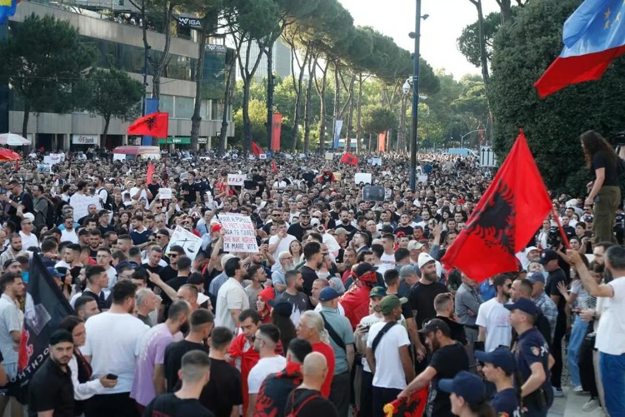 Arnavutluk'ta Kushner'in projesine kitlesel protesto