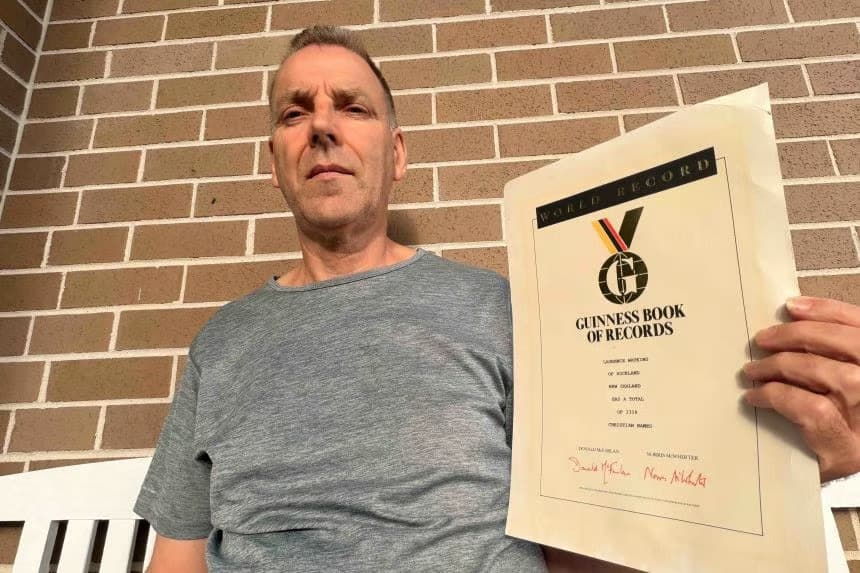 Dünyanın en uzun ismi 2 bin 353 kelime: Watkins rekor kırdı
