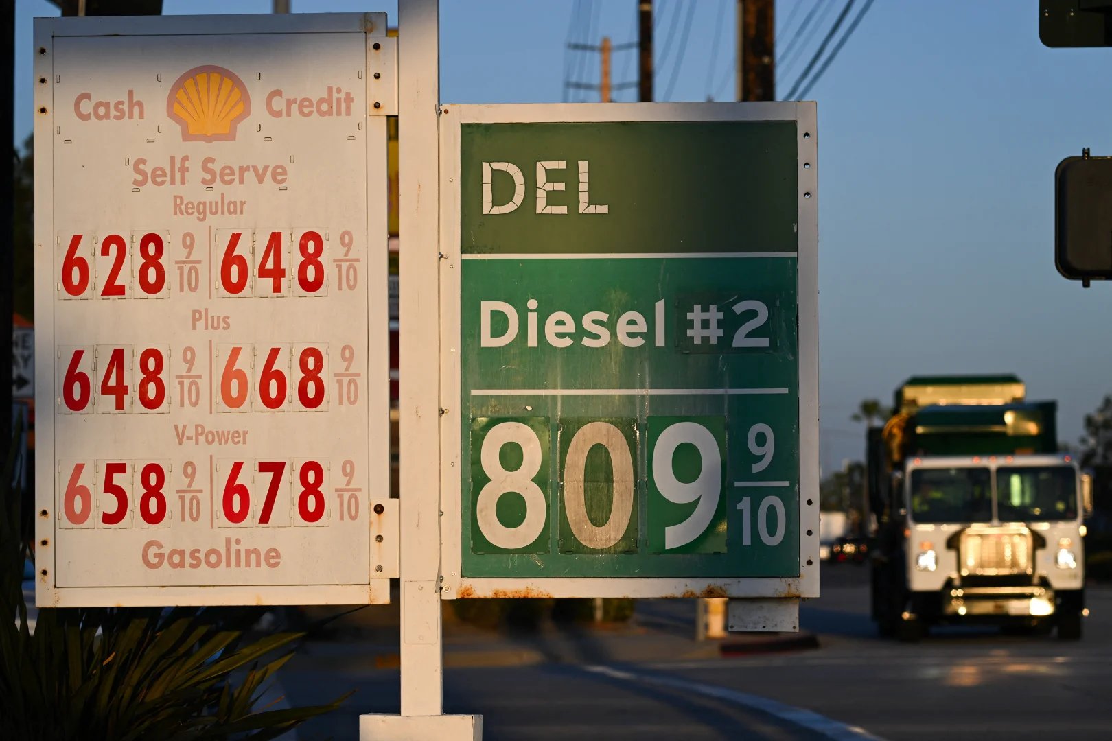 Diesel prices above $8 a gallon at a Shell gas station in California, Sept. 22, 2026 - AFP