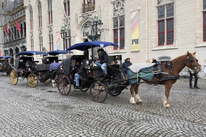 Belçika'da turistlere kaldırım taşı uyarısı