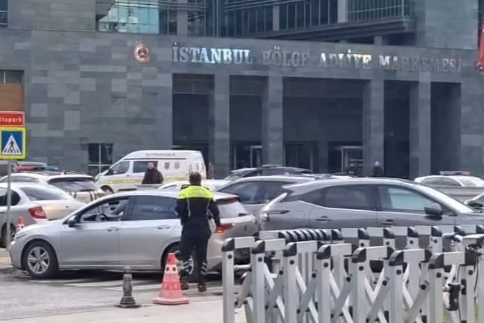 Adliyede silahlı saldırı: Savcı, kadın hakimi vurdu