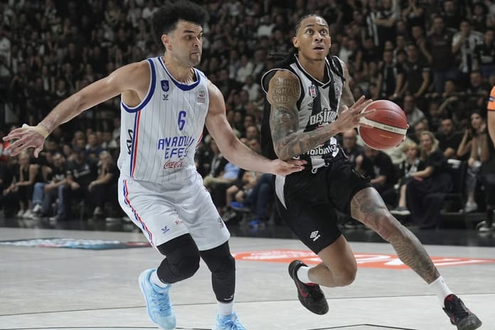 Basketbol Süper Ligi play-off yarı finalinde Beşiktaş ve Anadolu Efes, serideki ikinci maç için parkede