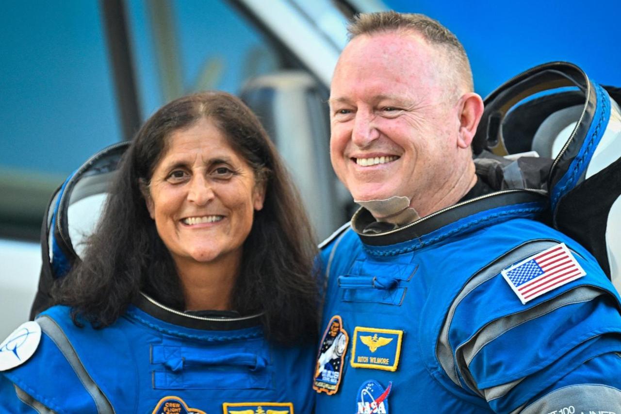 NASA astronotları SpaceX aracıyla dünya'ya dönecek