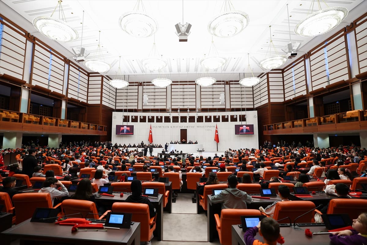 Gazi Meclis’te çocukların günü: "Savaş, korku ve gözyaşı istemiyoruz"