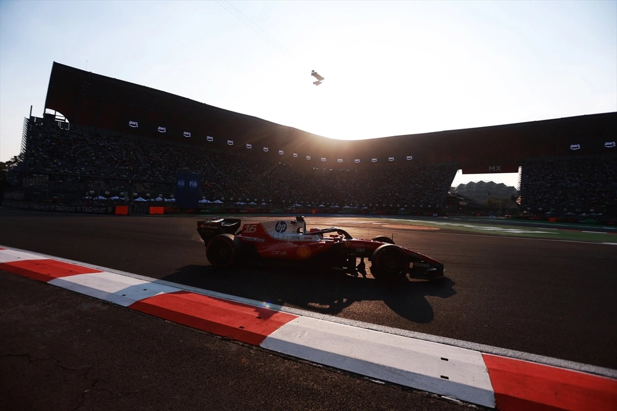 F1 Meksika GP'sinde antrenman zamanı 