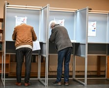 Hollanda’da seçim sürprizi: Aşırı sağ gerilerken merkez güçlendi