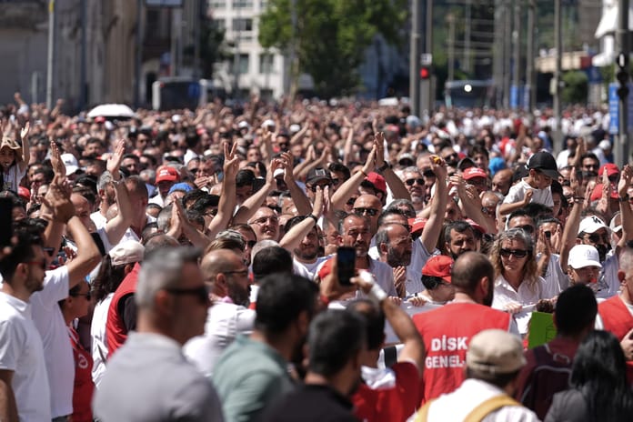 Cemil Tugay’dan grevci işçilere tehdit: İşten atarız