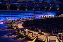 11 bin tel, tek bir deneyim: Piyanolarla ses ormanı