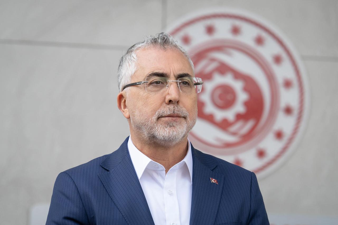 Bakan Işıkhan'dan sendikalara sürpriz ziyaret! "İşçilerimizi enflasyona ezdirmeyeceğiz"