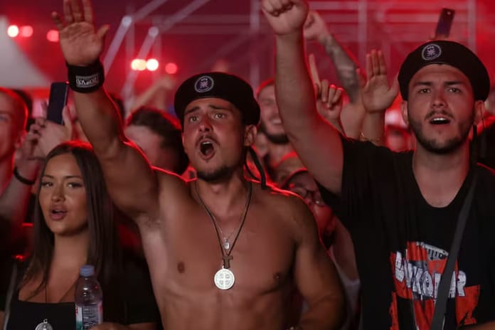 Hırvatistan'daki Thompson konserinde Nazi selamı skandalı