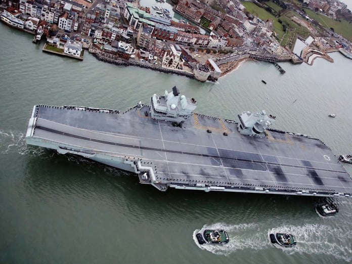 Birleşik Krallık, uçak gemilerini uzun menzilli füzeler ve İHA'larla donatacak