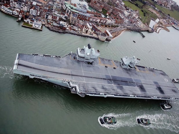 Birleşik Krallık, uçak gemilerini uzun menzilli füzeler ve İHA'larla donatacak