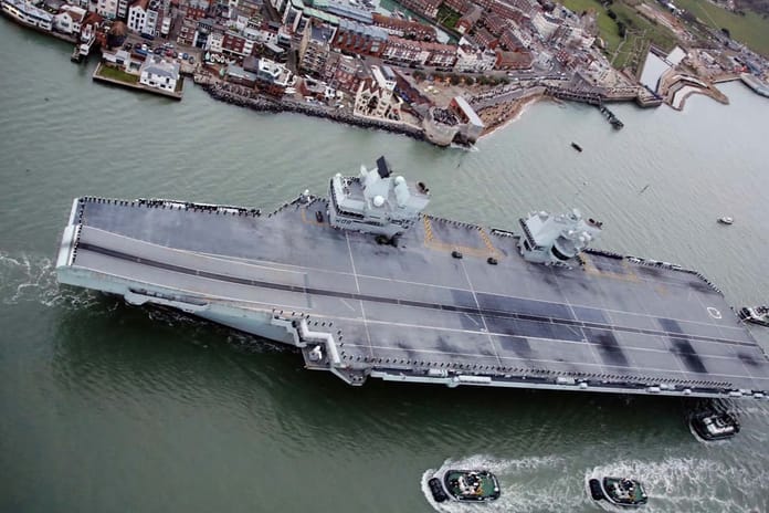 Birleşik Krallık, uçak gemilerini uzun menzilli füzeler ve İHA'larla donatacak