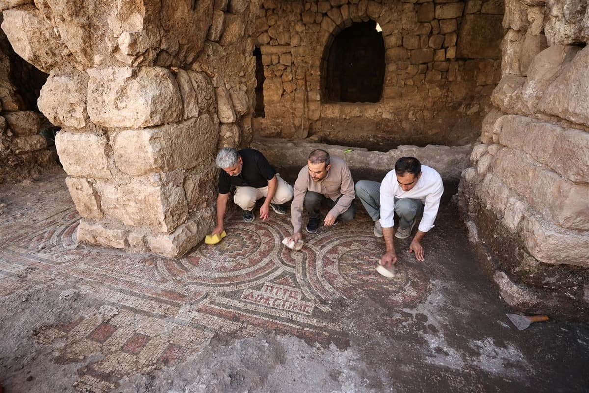 Mardin'de tarihi değirmenin altından 1500 yıllık mozaik çıktı