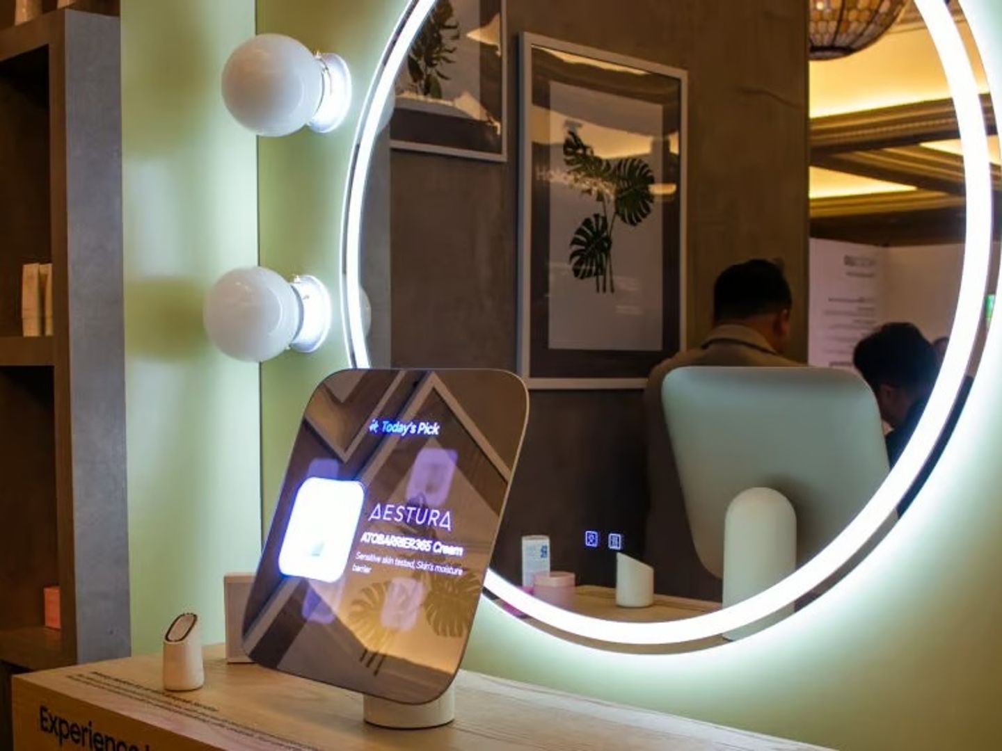 Samsung'un yapay zekalı akıllı aynası cilt sorunlarını saniyeler içinde tespit ediyor