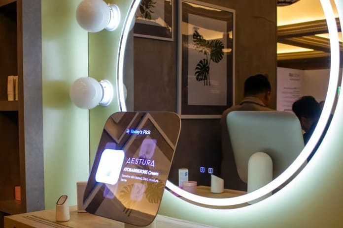 Samsung'un yapay zekalı akıllı aynası cilt sorunlarını saniyeler içinde tespit ediyor