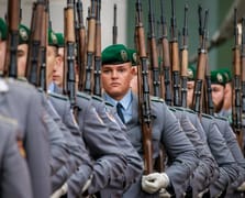 Almanya yedek askerlerle iletişimi kaybetti