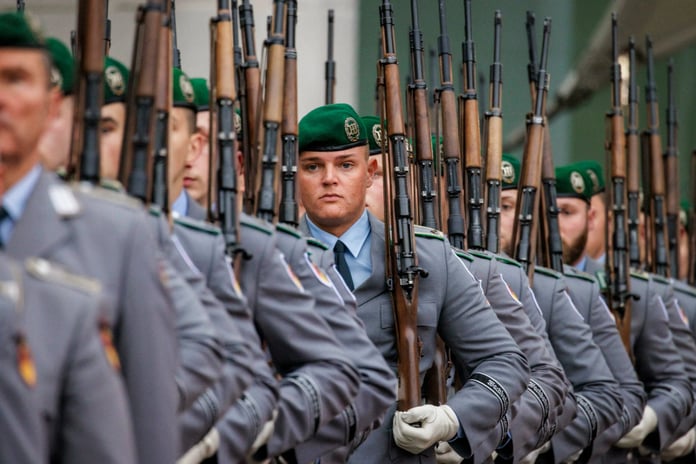 Almanya yedek askerlerle iletişimi kaybetti