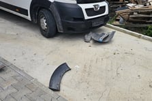 Sürü halinde gezen başıboş köpekler karavanı parçaladı