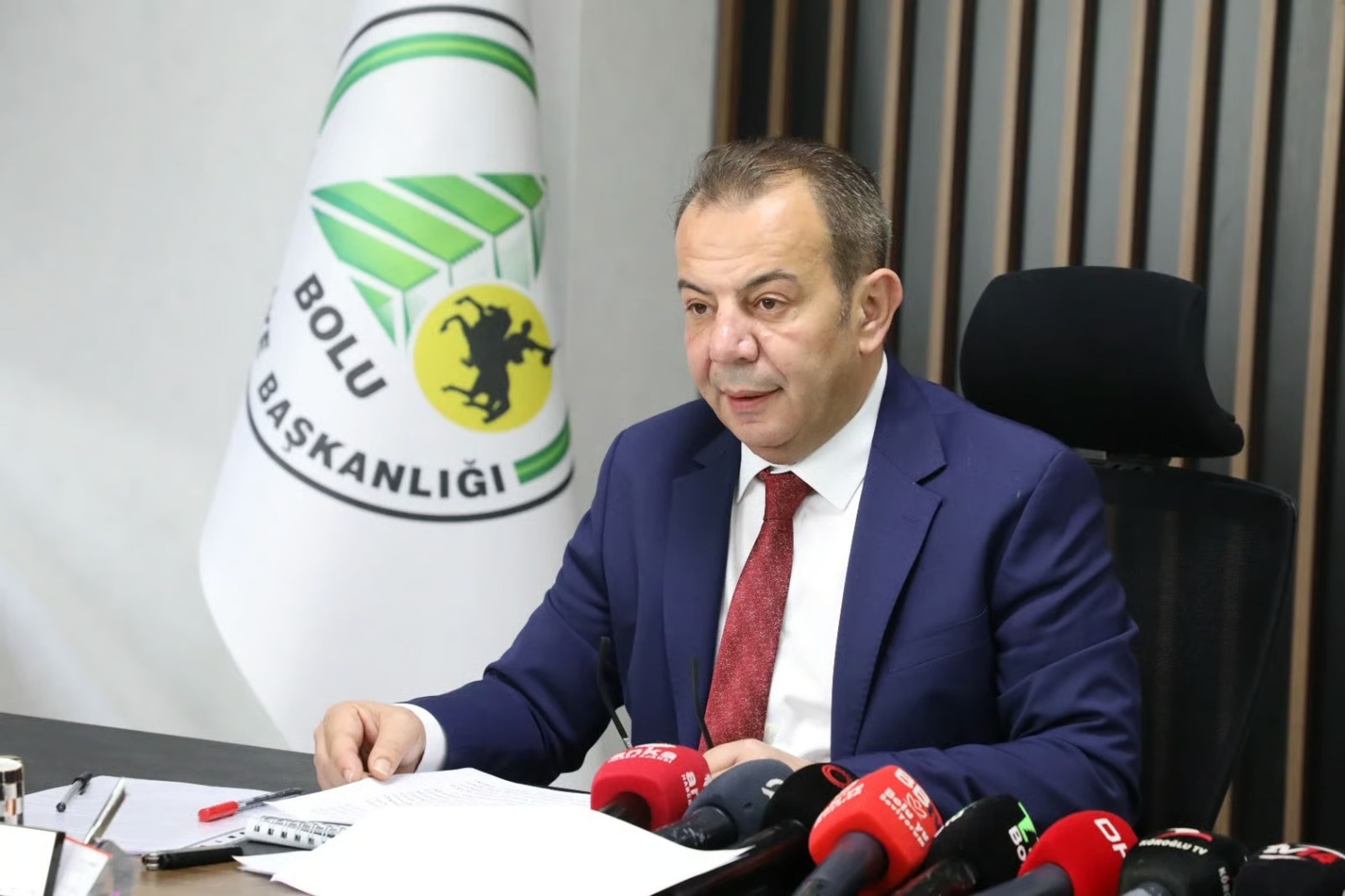 İrtikap suçundan tutuklanan Tanju Özcan görevinden alındı