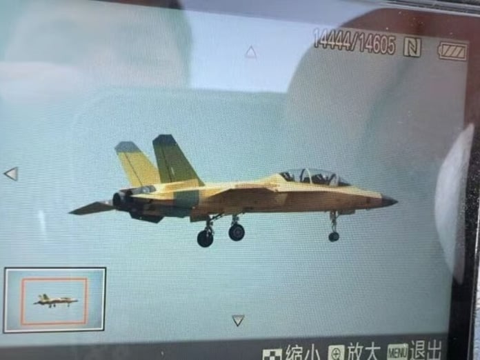 Çin, yeni savaş uçağını test uçuşunda gözler önüne sürdü