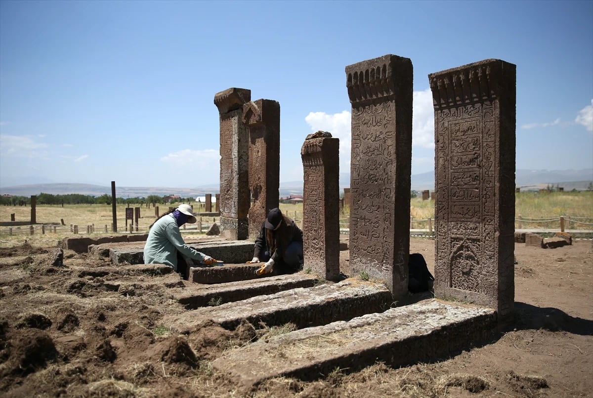 Selçuklu Meydan Mezarlığı'nda yeni keşifler gün yüzüne çıktı